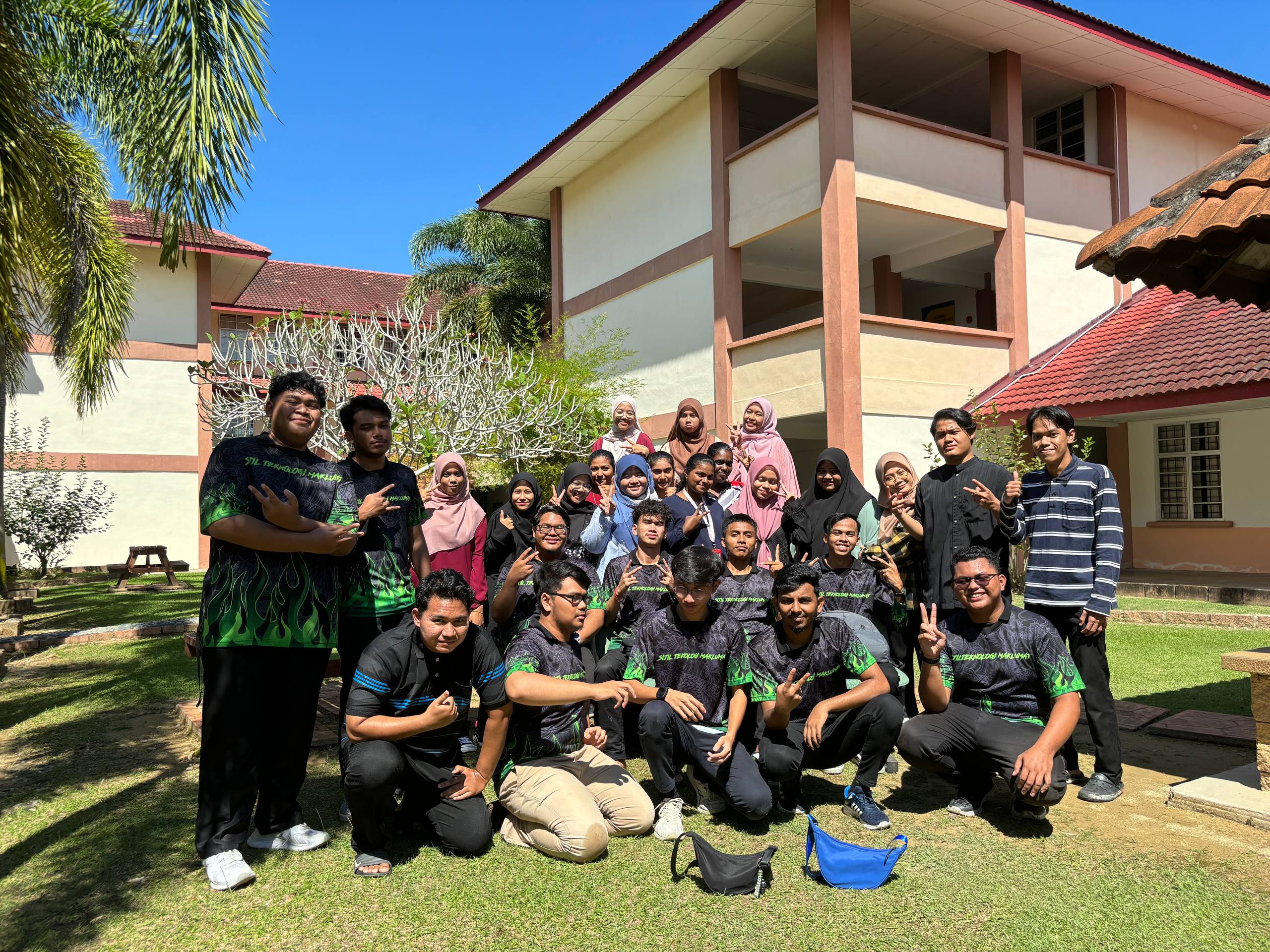 Sijil Teknologi Maklumat class at College Community Pasir Salak, Perak