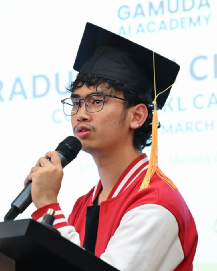 Varakorn speaking at the Gamuda AI Academy graduation